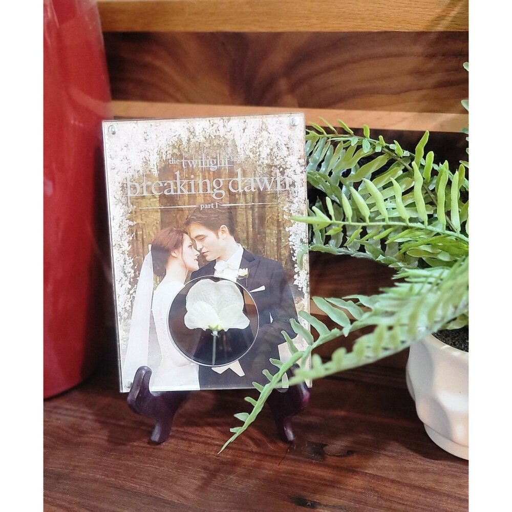 Limited Edition The Twilight Saga: Breaking Dawn - Part 1 Wedding Photo with Mo - Picture 2 of 10
